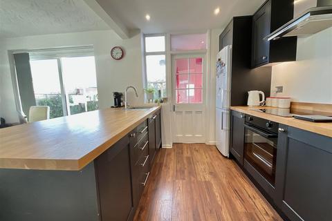 3 bedroom terraced house to rent, Lavington Road, Bristol