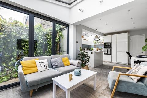 2 bedroom flat to rent, Stansfield Road, Brixton, London, SW9