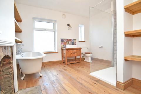 3 bedroom terraced house to rent, Chatsworth Road, Harrogate, HG1 5HX