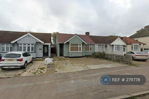 2 bedroom semi-detached house to rent, Eastern Avenue East, Romford, RM1