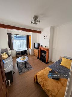 2 bedroom semi-detached house to rent, Eastern Avenue East, Romford, RM1