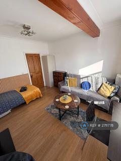 2 bedroom semi-detached house to rent, Eastern Avenue East, Romford, RM1