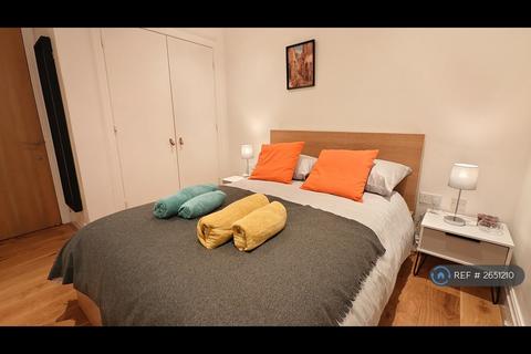 2 bedroom flat to rent, St. Davids Square, London, E14