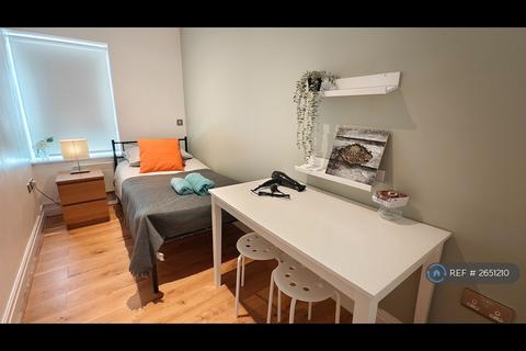 2 bedroom flat to rent, St. Davids Square, London, E14