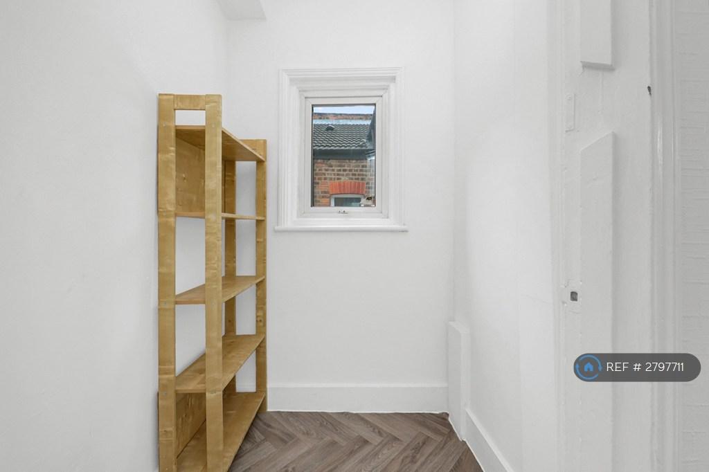 Small Room - Box Room - Office -