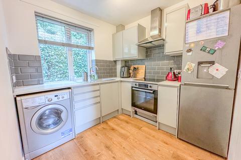 2 bedroom flat to rent, Meanwood Heights, Meanwood Road, Leeds, LS7 2SW