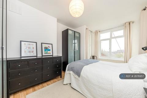 1 bedroom in a flat share to rent, Baring Road, London, SE12