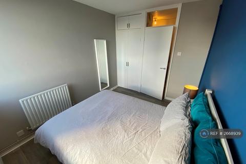 2 bedroom flat to rent, Hatton House, London, E1