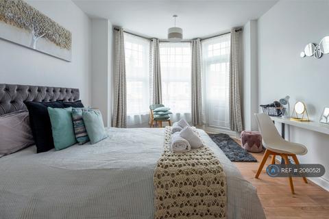 2 bedroom flat to rent, Woodside Road, London, N22