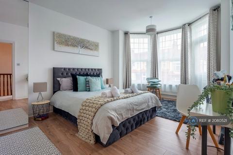 2 bedroom flat to rent, Woodside Road, London, N22
