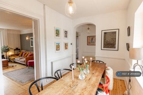 4 bedroom flat to rent, Sandrock Road, Tunbridge Wells, TN2