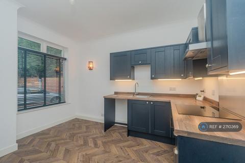 2 bedroom semi-detached house to rent, Clwyd Avenue, Stockport, SK3