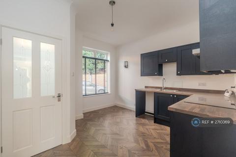 2 bedroom semi-detached house to rent, Clwyd Avenue, Stockport, SK3