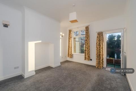 2 bedroom semi-detached house to rent, Clwyd Avenue, Stockport, SK3