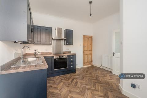 2 bedroom semi-detached house to rent, Clwyd Avenue, Stockport, SK3
