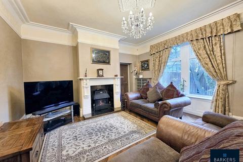 4 bedroom detached house for sale, Halifax Road, Batley