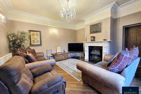4 bedroom detached house for sale, Halifax Road, Batley