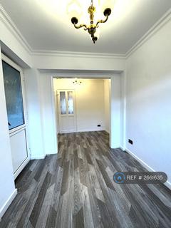 3 bedroom semi-detached house to rent, Brookhill Drive, Leeds, LS17