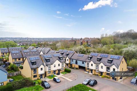 1 bedroom in a house share to rent, Becket Close, Woodford Green, IG8