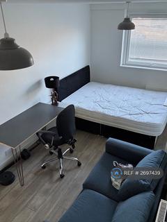 2 bedroom maisonette to rent, Romulus Court, Brentford, TW8