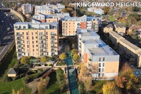 2 bedroom flat to rent, Queen Mary Avenue, London, E18