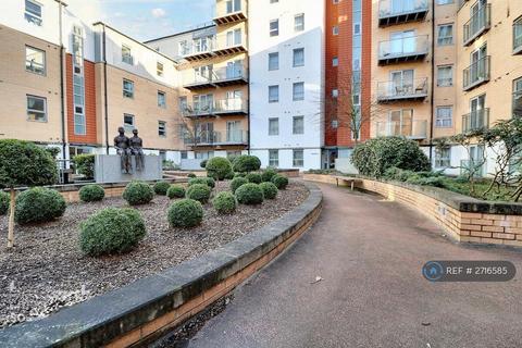 2 bedroom flat to rent, Queen Mary Avenue, London, E18