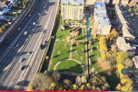 2 bedroom flat to rent, Queen Mary Avenue, London, E18