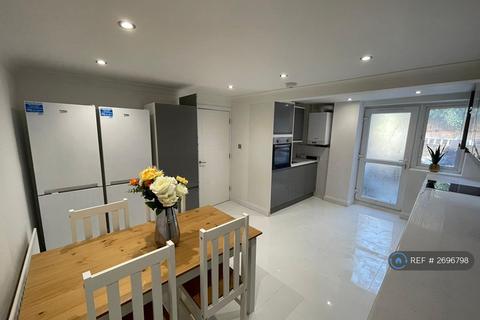 1 bedroom in a house share to rent, Maldon Road, Colchester, CO3