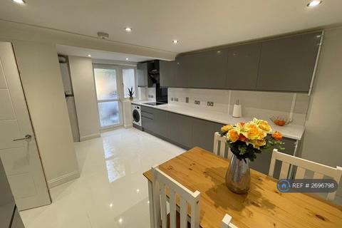 1 bedroom in a house share to rent, Maldon Road, Colchester, CO3