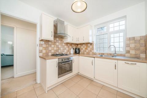 3 bedroom flat to rent, Monks Drive, London W3