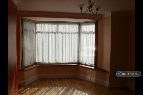 3 bedroom terraced house to rent, Shortlands Close, London, N18