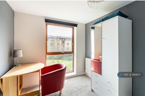 1 bedroom in a flat share to rent, Crawley Town Centre, Crawley, RH10