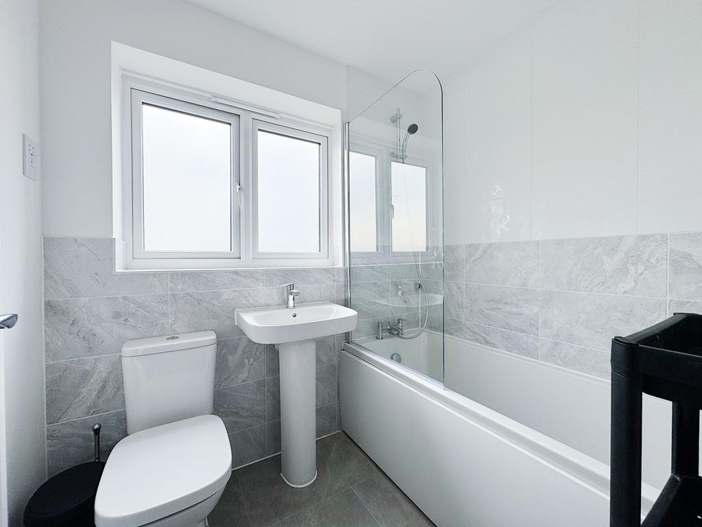 Bright, modern bathroom with a clean white suit...