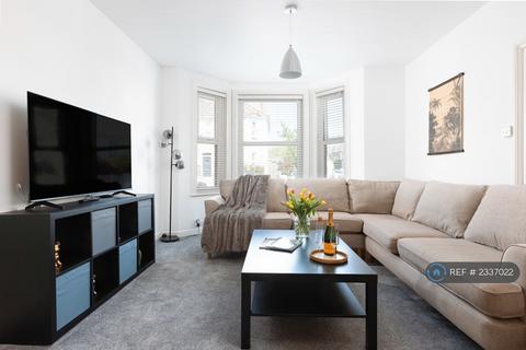 3 bedroom detached house to rent, Grants Avenue, Poole, BH1