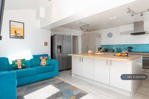 3 bedroom detached house to rent, Grants Avenue, Poole, BH1