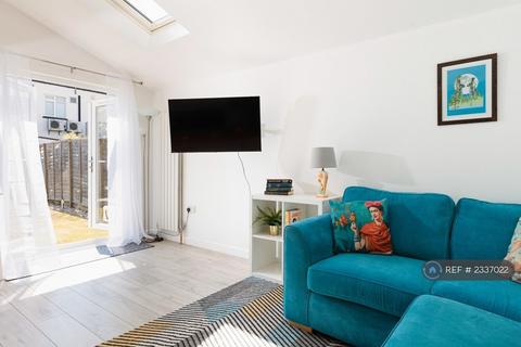 3 bedroom detached house to rent, Grants Avenue, Poole, BH1