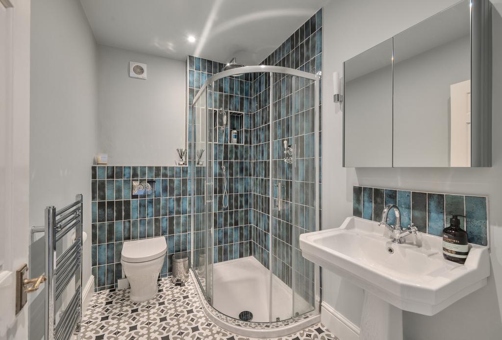 1386047-8-692d7e3...