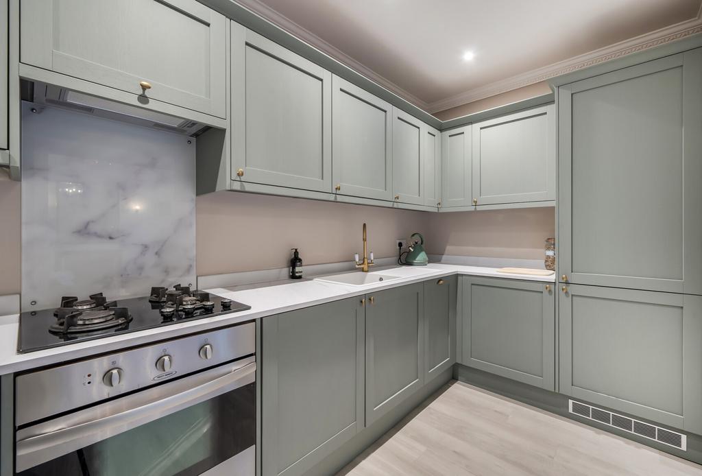 1386047-5-692d7de...