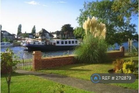 undefined, Thames Side, Staines-Upon-Thames, TW18