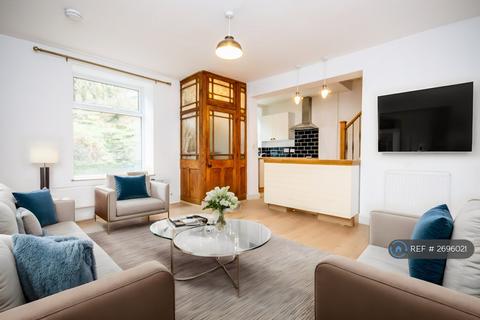 3 bedroom terraced house to rent, Acorn Street, Bacup, OL13