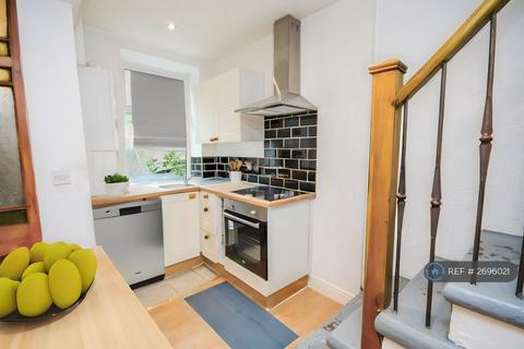3 bedroom terraced house to rent, Acorn Street, Bacup, OL13
