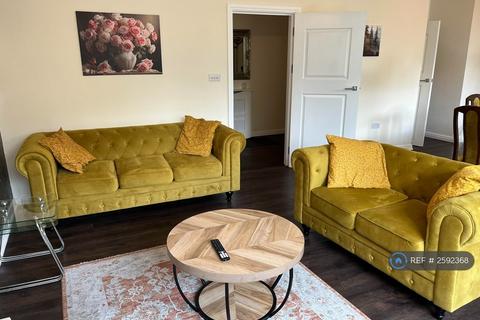 3 bedroom flat to rent, Heathway Court, London, NW3