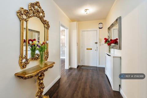 3 bedroom flat to rent, Heathway Court, London, NW3