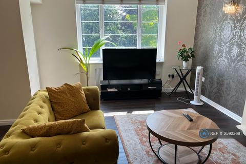 3 bedroom flat to rent, Heathway Court, London, NW3