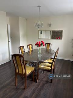 3 bedroom flat to rent, Heathway Court, London, NW3