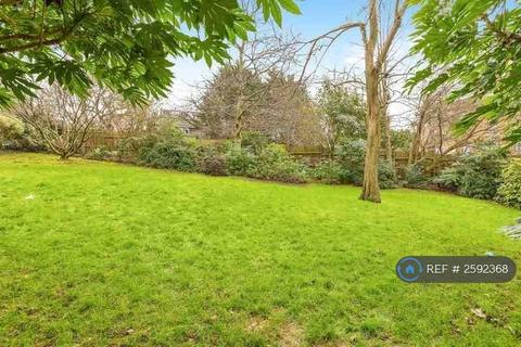 3 bedroom flat to rent, Heathway Court, London, NW3