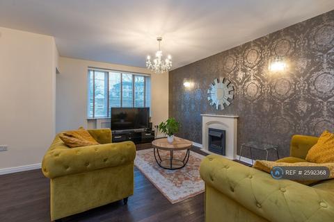 3 bedroom flat to rent, Heathway Court, London, NW3
