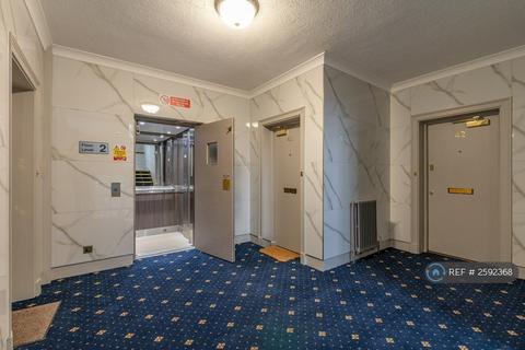 3 bedroom flat to rent, Heathway Court, London, NW3