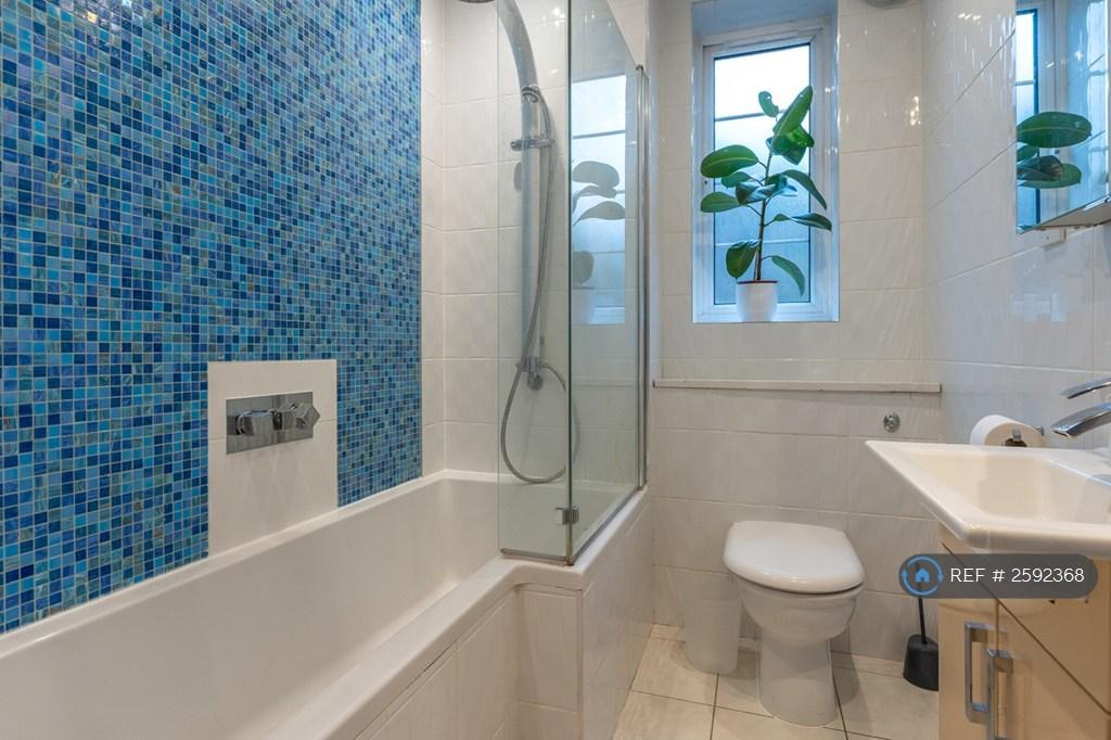 En Suite Bathroom To Bedroom 1