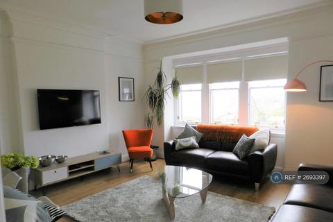 3 bedroom flat to rent, Main Street, Gullane, EH31